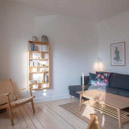 Newly Renovated 1-Bed Apartment In อัลบอร์ ภายนอก รูปภาพ