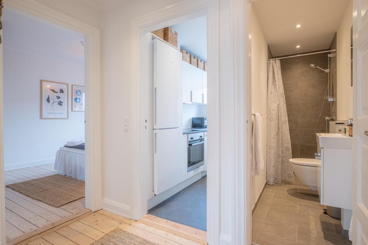 Newly Renovated 1-Bed Apartment In อัลบอร์ ภายนอก รูปภาพ