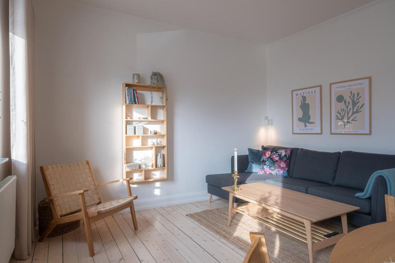 Newly Renovated 1-Bed Apartment In อัลบอร์ ภายนอก รูปภาพ